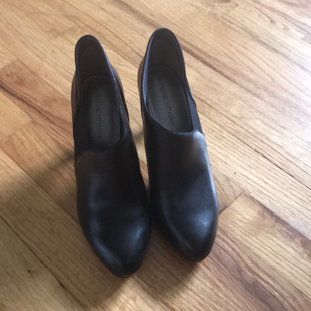 Adrienne vittadini black booties